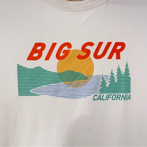 Old Navy Graphic Tee - Picture 2 of 4